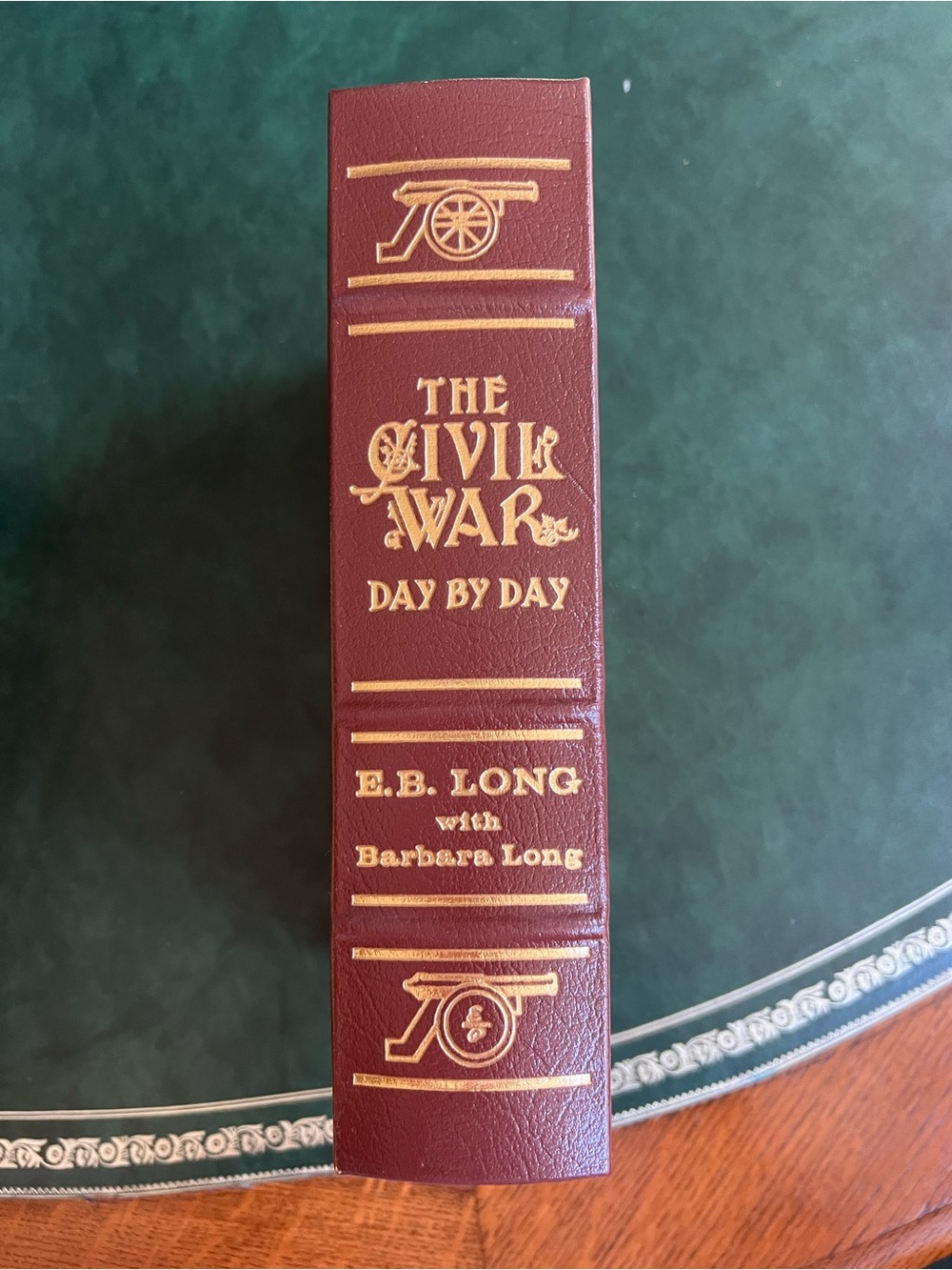 NWOT Hardcover Leather Book The Civil War Day by Day: An Almanac 1861-1865 - Picture 2 of 6